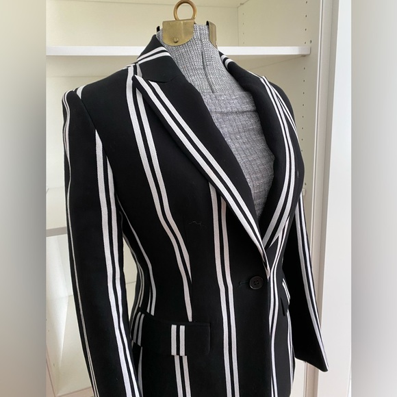 Maje Black and White striped blazer - Picture 3 of 7